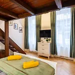 Appartamento Holidays Courtyard