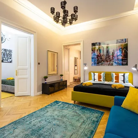 Holidays Courtyard בודפשט