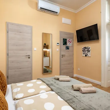 Holidays Courtyard בודפשט