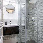 Holidays Courtyard Apartment *
